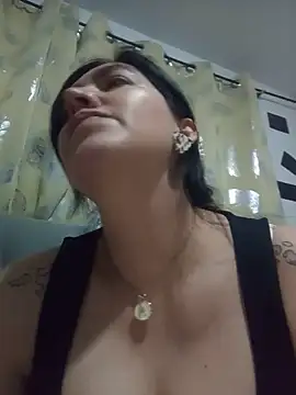 Snapshot of dhanya_moon chatting on June 17, 3:17 am dhanya moon online show from June 17, 3:17 am