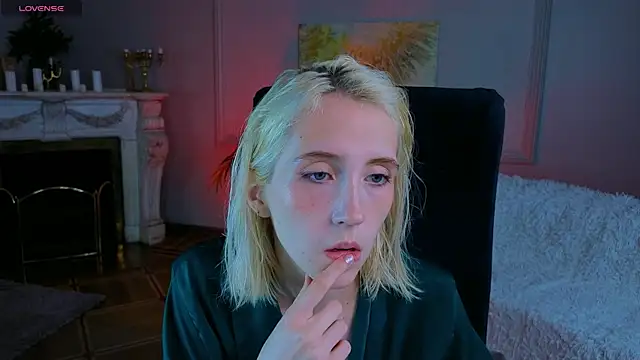Elen  Moore online show from June 25, 5:12 am