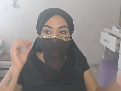 Snapshot of laila_silk chatting on July 21, 5:47 pm laila silk online show from July 21, 5:47 pm