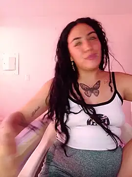 Snapshot of laila_silk chatting on May 27, 3:19 pm laila silk online show from May 27, 3:19 pm