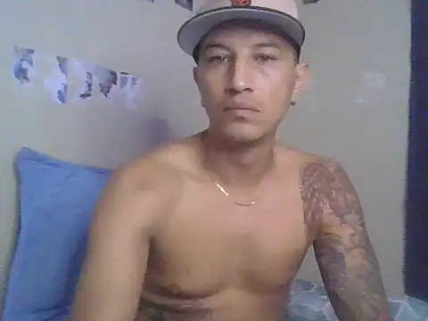 Snapshot of Andreesr chatting on June 30, 1:44 pm Andreesr online show from June 30, 1:44 pm