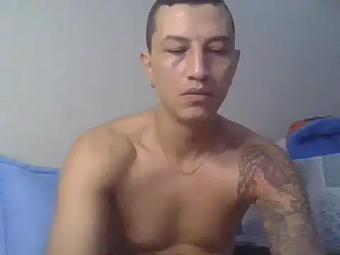 Snapshot of Andreesr chatting on July 13, 12:37 pm Andreesr online show from July 13, 12:37 pm