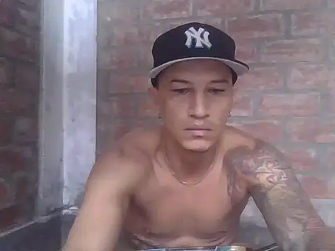 Snapshot of Andreesr chatting on July 8, 1:01 pm Andreesr online show from July 8, 1:01 pm