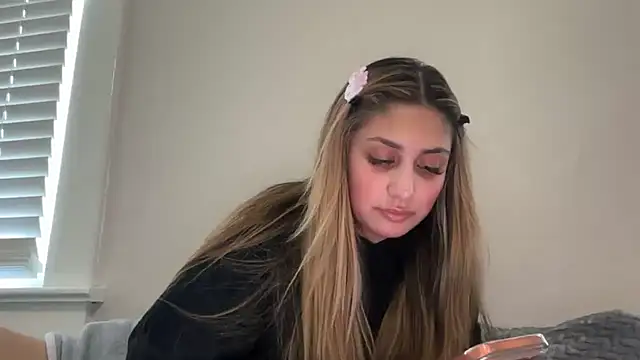 Snapshot of Badbihdani18 chatting on June 6, 2:06 am Badbihdani18 online show from June 6, 2:06 am