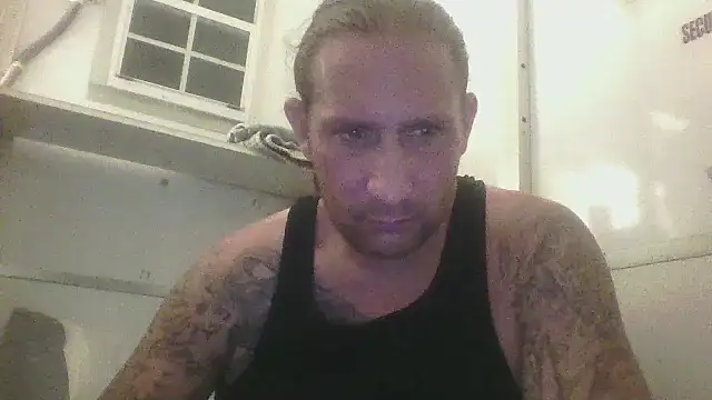 Snapshot of brazybooty92 chatting on June 17, 10:25 am brazybooty92 online show from June 17, 10:25 am