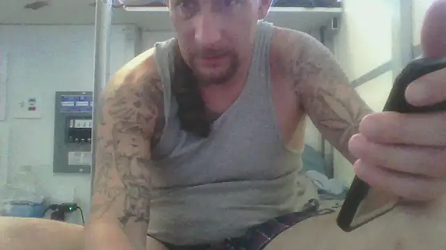 Snapshot of brazybooty92 chatting on June 5, 9:09 pm brazybooty92 online show from June 5, 9:09 pm