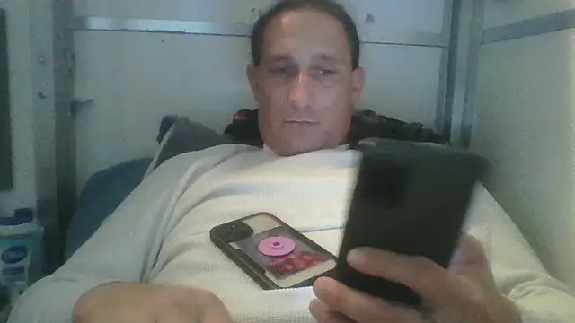 Snapshot of brazybooty92 chatting on June 8, 1:33 pm brazybooty92 online show from June 8, 1:33 pm