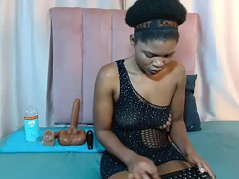 Snapshot of Tianaah chatting on June 2, 6:24 am Tianaah online show from June 2, 6:24 am