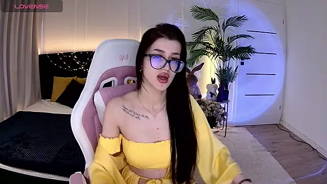 Snapshot of Ariella_Me chatting on June 12, 7:06 am Ariella Me online show from June 12, 7:06 am