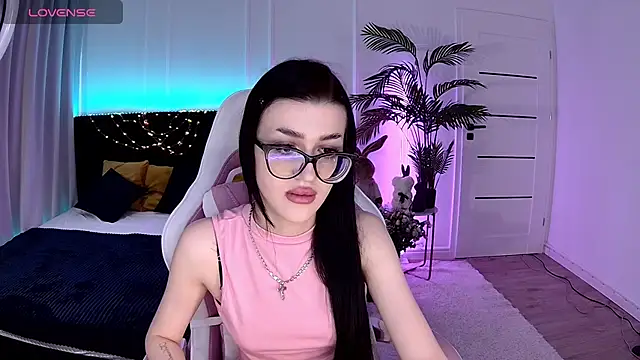 Snapshot of Ariella_Me chatting on June 16, 6:24 am Ariella Me online show from June 16, 6:24 am