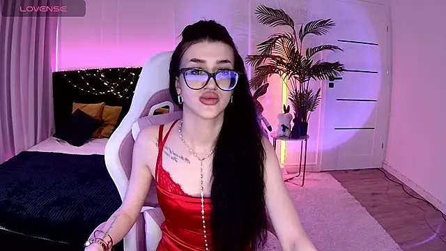 Snapshot of Ariella_Me chatting on June 18, 6:34 am Ariella Me online show from June 18, 6:34 am
