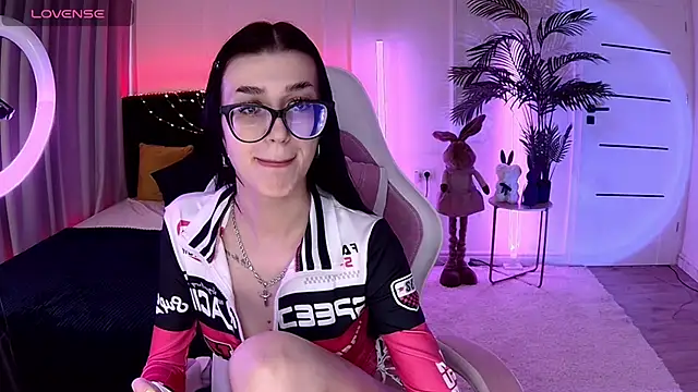 Snapshot of Ariella_Me chatting on June 25, 7:02 am Ariella Me online show from June 25, 7:02 am