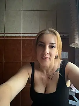 Snapshot of Hot-Milf4U chatting on June 10, 5:08 am Hot-Milf4U online show from June 10, 5:08 am