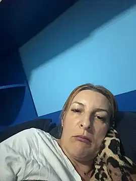 Snapshot of Hot-Milf4U chatting on June 11, 7:00 pm Hot-Milf4U online show from June 11, 7:00 pm