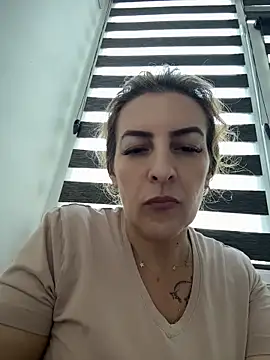 Snapshot of Hot-Milf4U chatting on June 20, 4:28 am Hot-Milf4U online show from June 20, 4:28 am