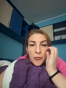 Snapshot of Hot-Milf4U chatting on June 1, 6:46 am Hot-Milf4U online show from June 1, 6:46 am