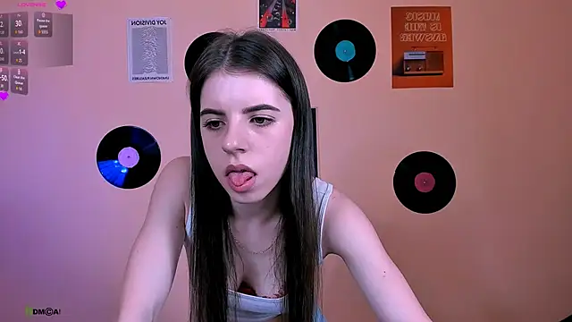 Snapshot of lyra_desire chatting on June 15, 12:01 am lyra desire online show from June 15, 12:01 am