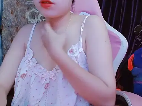 Julie Ulie online show from May 30, 2:34 pm