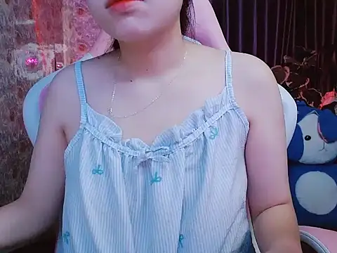 Julie Ulie online show from June 14, 1:35 am