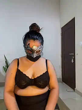 LioraWance online show from June 30, 3:23 pm