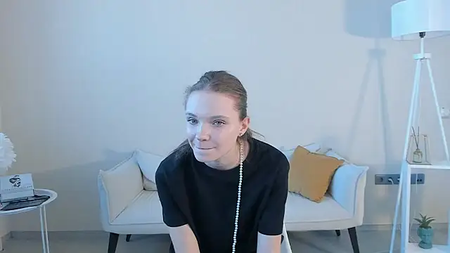 EstelleCondra online show from May 20, 5:59 am
