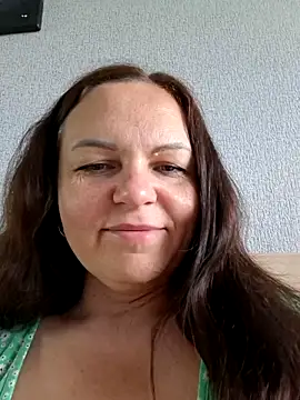Snapshot of Meri_a chatting on June 2, 1:22 pm Meri a online show from June 2, 1:22 pm