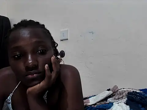 Snapshot of sexyleah25 chatting on June 17, 10:41 pm sexyleah25 online show from June 17, 10:41 pm