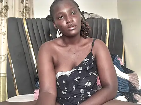 Snapshot of sexyleah25 chatting on June 19, 6:41 am sexyleah25 online show from June 19, 6:41 am