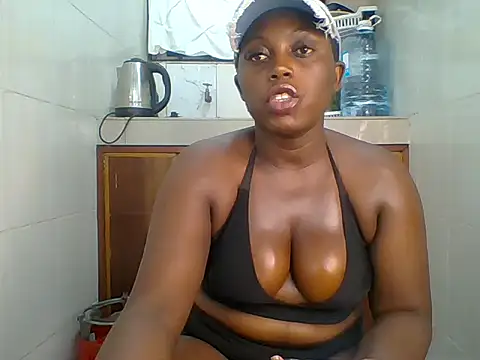 Snapshot of booty_queen8 chatting on June 3, 5:28 pm booty queen8 online show from June 3, 5:28 pm