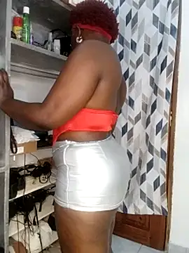 Snapshot of booty_queen8 chatting on July 6, 7:05 pm booty queen8 online show from July 6, 7:05 pm