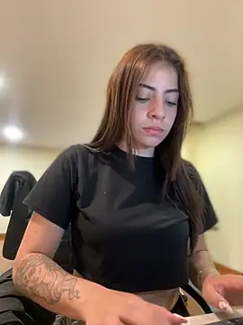 Hanna Cruz  online show from June 30, 4:29 pm
