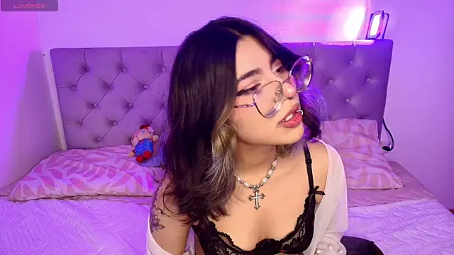 Snapshot of Alejaa_storm chatting on July 4, 5:06 pm Alejaa storm online show from July 4, 5:06 pm