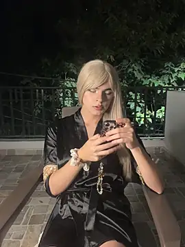 Snapshot of lanadoll20 chatting on July 1, 12:44 am lanadoll20 online show from July 1, 12:44 am