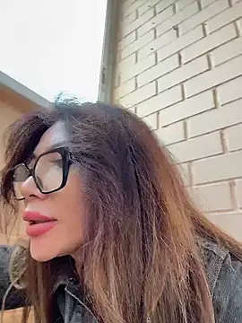 JessicaNichols  online show from June 17, 9:52 am