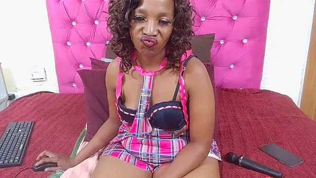 Snapshot of WILD_KITTYxXx chatting on June 11, 6:49 pm WILD KITTYxXx online show from June 11, 6:49 pm