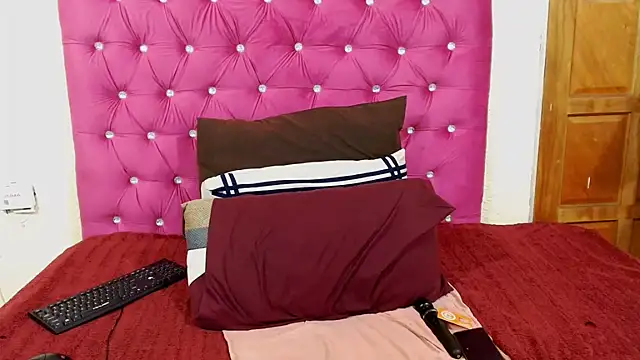 Snapshot of WILD_KITTYxXx chatting on July 5, 4:06 am WILD KITTYxXx online show from July 5, 4:06 am