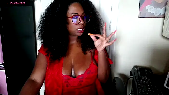 Snapshot of CyndyLouWho chatting on June 22, 4:26 pm CyndyLouWho online show from June 22, 4:26 pm