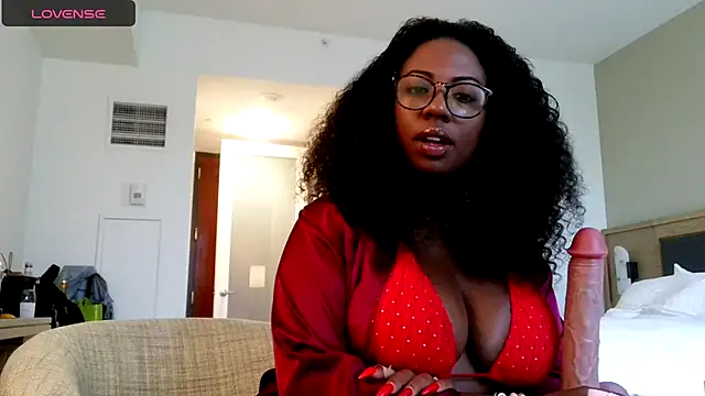 Snapshot of CyndyLouWho chatting on July 10, 6:19 pm CyndyLouWho online show from July 10, 6:19 pm