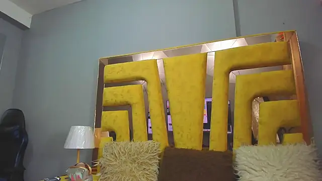 VikyThomsonn online show from July 13, 1:21 pm