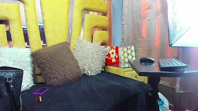 VikyThomsonn online show from June 28, 1:17 pm