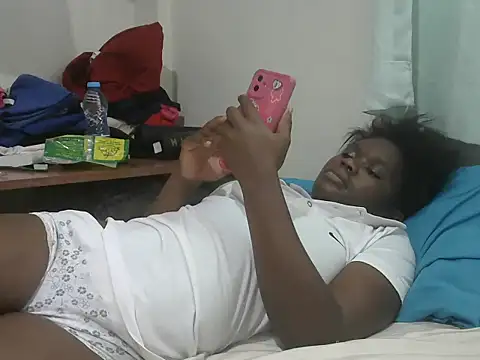 Snapshot of ebony_swit chatting on June 3, 6:25 am ebony swit online show from June 3, 6:25 am