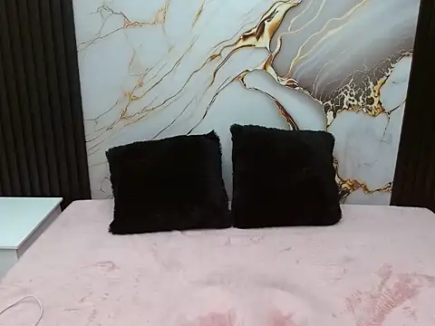 AuraRios online show from June 5, 1:10 am