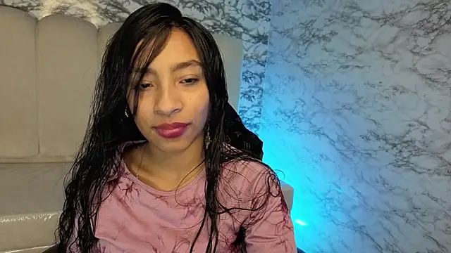 Snapshot of Adarasuri_v chatting on June 9, 3:29 am Adarasuri v online show from June 9, 3:29 am