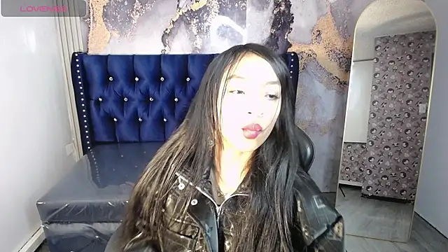 Snapshot of Adarasuri_v chatting on May 31, 3:12 am Adarasuri v online show from May 31, 3:12 am