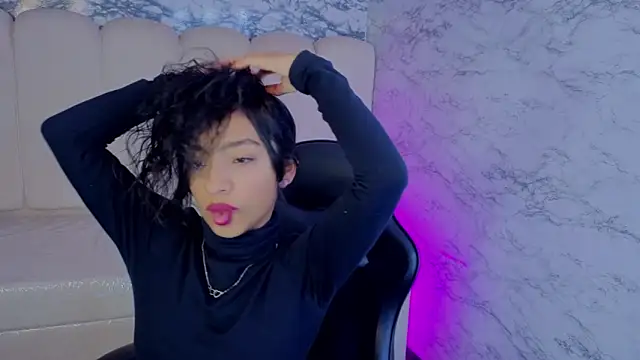 Snapshot of Adarasuri_v chatting on June 5, 3:11 am Adarasuri v online show from June 5, 3:11 am