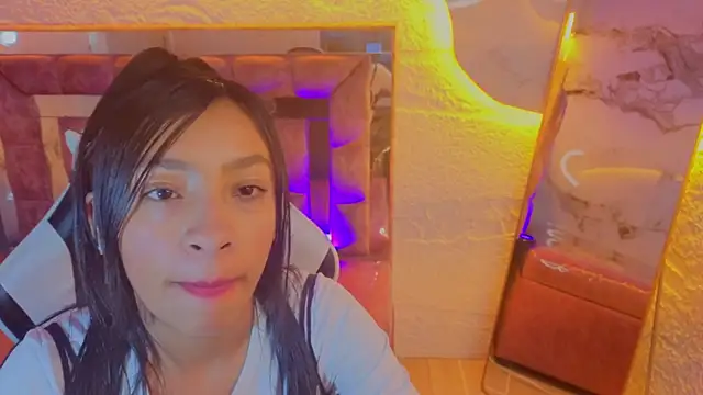 Snapshot of Adarasuri_v chatting on June 24, 3:16 am Adarasuri v online show from June 24, 3:16 am