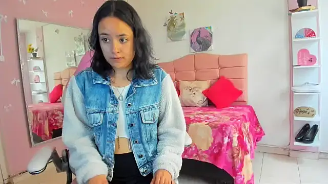 ivyyemerald  online show from July 2, 4:24 pm