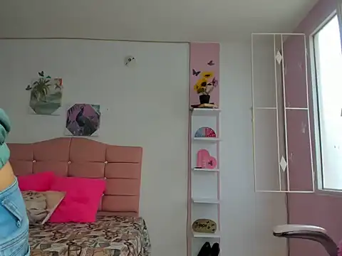ivyyemerald  online show from June 19, 1:39 pm