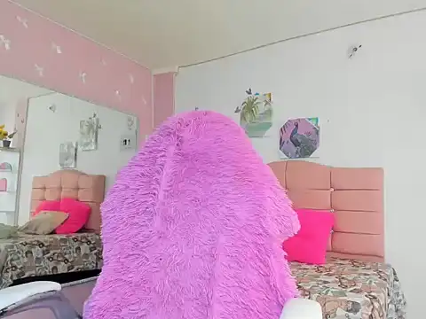ivyyemerald  online show from June 20, 1:38 pm