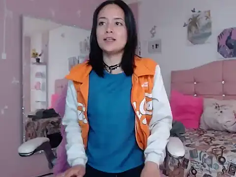 ivyyemerald  online show from May 28, 12:22 pm